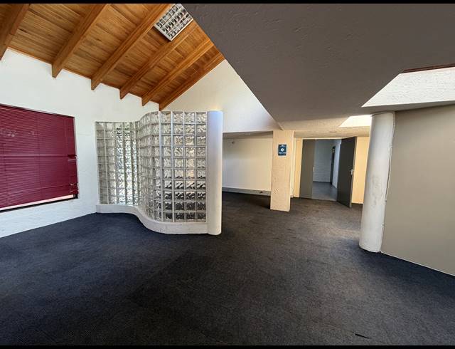 986M² BUILDING FOR SALE IN PAULSHOF